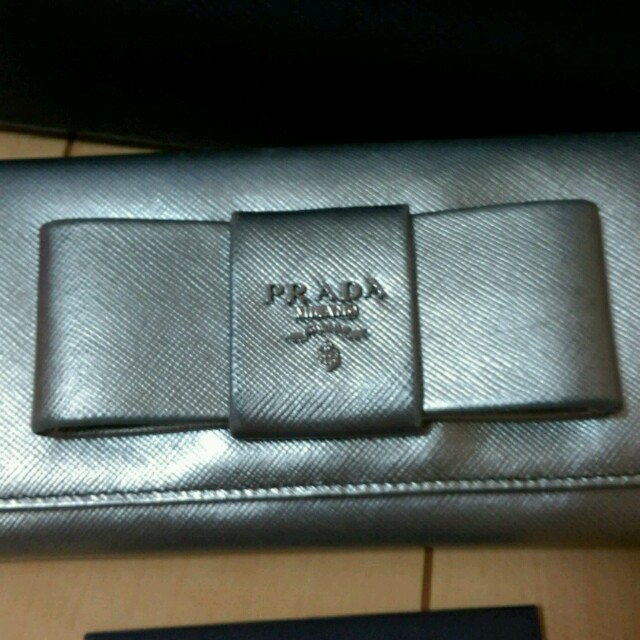 PRADA(プラダ)の正規品💚プラダ財布 レディースのファッション小物(財布)の商品写真