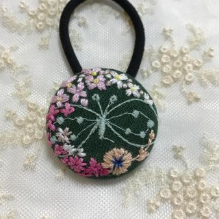 ミナペルホネン(mina perhonen)のハンドメイド 刺繍ヘアゴム グリーン(ヘアアクセサリー)