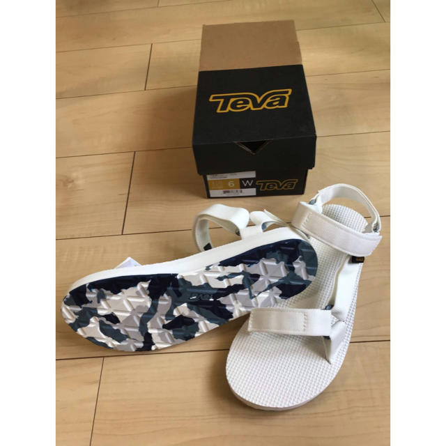 Teva(テバ)のテバ　サンダル　Teva Original Universal ホワイト☆ レディースの靴/シューズ(サンダル)の商品写真