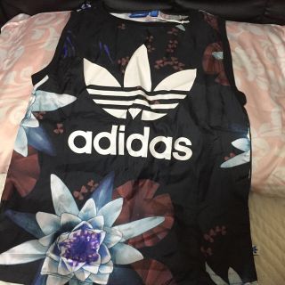 アディダス(adidas)のアディダス♡トップス(カットソー(半袖/袖なし))