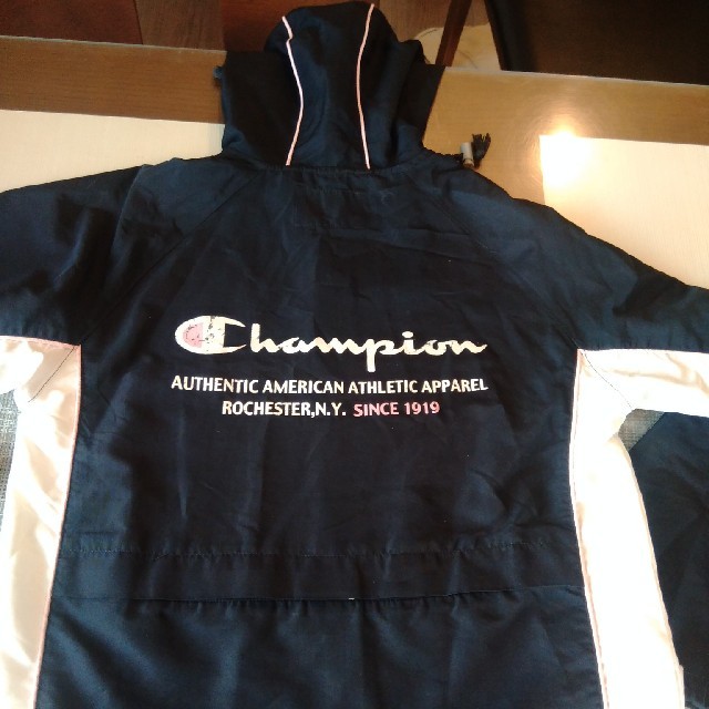 Champion(チャンピオン)のchampion ウィンドブレーカー 女の子 150 チャンピオン キッズ/ベビー/マタニティのキッズ服女の子用(90cm~)(ジャケット/上着)の商品写真