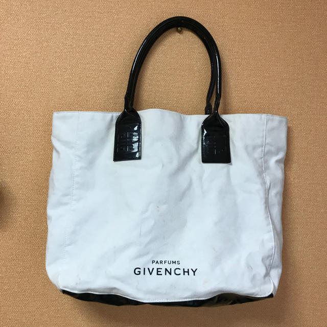 GIVENCHY(ジバンシィ)のGIVENCHY ノベルティ バッグ 難あり レディースのバッグ(トートバッグ)の商品写真