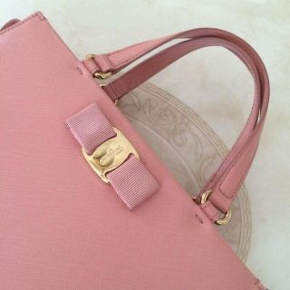 フェラガモ(Ferragamo)のフェラガモ♡ヴァラリボン♡2WAYバッグ(ハンドバッグ)