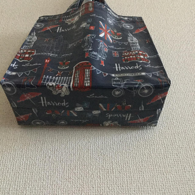 Harrods(ハロッズ)の美品 ハロッズ トートバッグ ネイビー パグ ロンドン ユニオンジャック柄 レディースのバッグ(トートバッグ)の商品写真