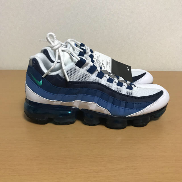 NIKE(ナイキ)の新品 NIKE AIR VAPORMAX 95 ブルーグラデ 24cm メンズの靴/シューズ(スニーカー)の商品写真