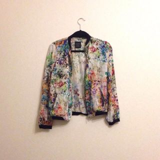 ザラ(ZARA)の花柄ブルゾン(ブルゾン)