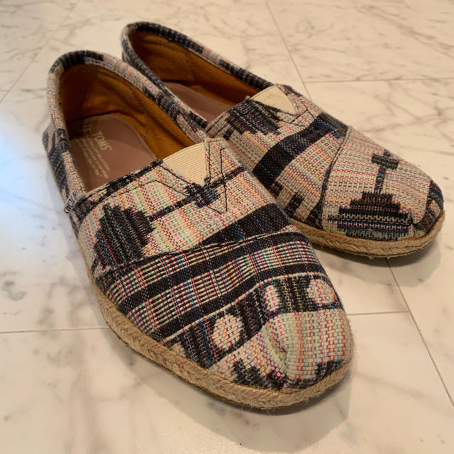 TOMS(トムズ)のTOMS トムズ スリッポン 美品 メンズの靴/シューズ(スリッポン/モカシン)の商品写真