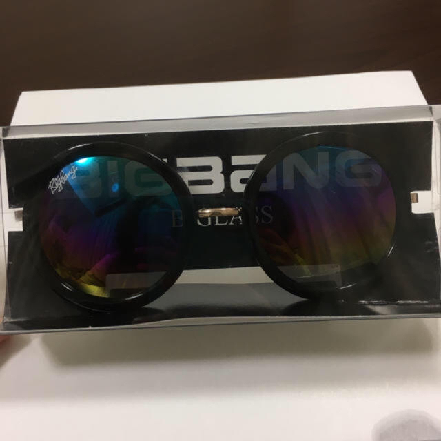 BIGBANG(ビッグバン)の【新品】BIGBANG グッズ サングラス エンタメ/ホビーのタレントグッズ(アイドルグッズ)の商品写真