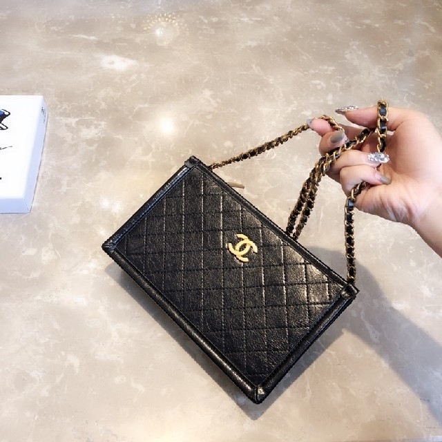 プラダ キャンバストート スーパーコピーエルメス 、 CHANEL - CHANEL 新品 ショルダーバッグ  メッセンジャーバッグの通販 by FRTY's shop｜シャネルならラクマ