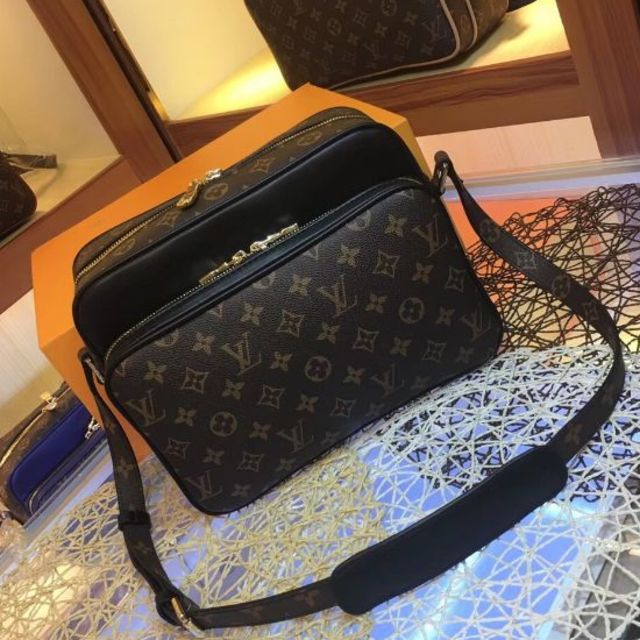 LOUIS VUITTON - LV  ショルダーバッグの通販 by uiuiui's shop｜ルイヴィトンならラクマ