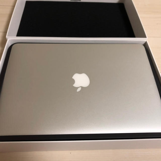 Apple MacBook Air (13-inch, Early 2015)