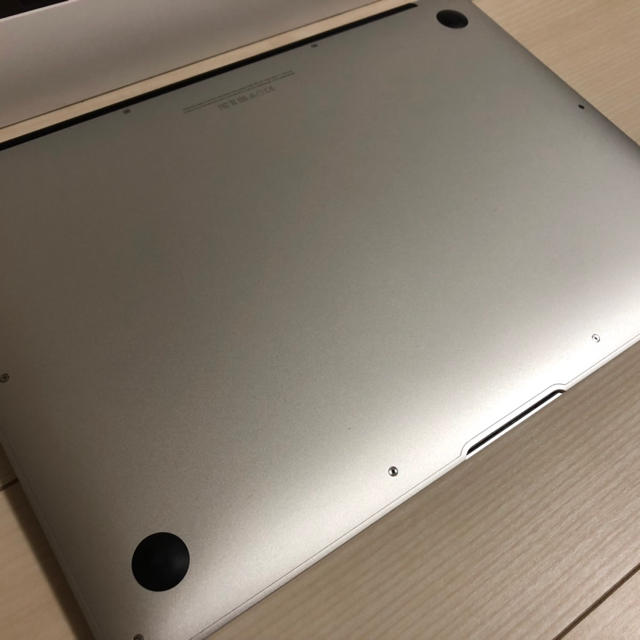 Apple MacBook Air (13-inch, Early 2015) 2
