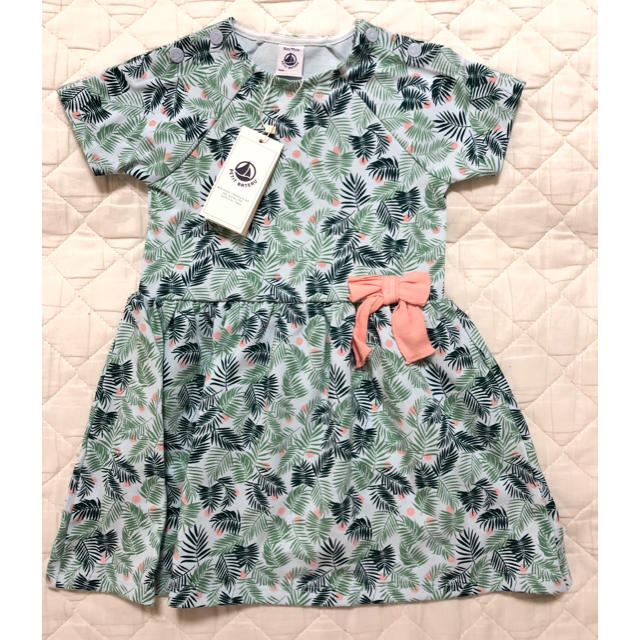 PETIT BATEAU(プチバトー)のプチバトー パームツリー柄ワンピース 36m キッズ/ベビー/マタニティのキッズ服女の子用(90cm~)(ワンピース)の商品写真