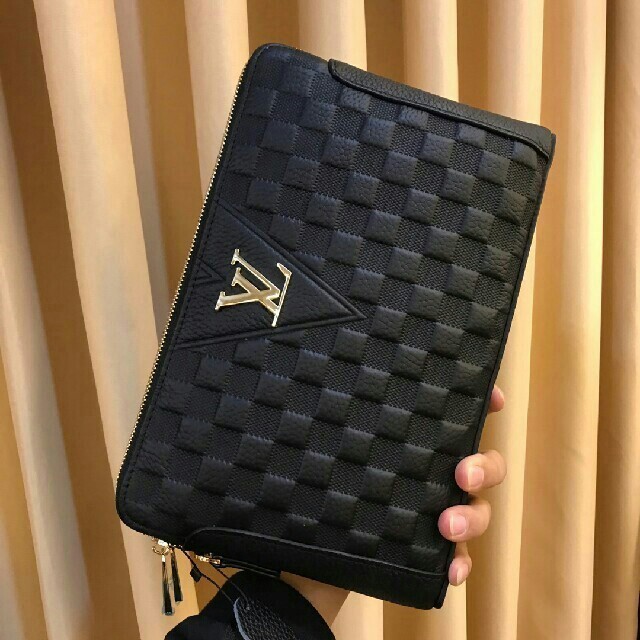 LOUIS VUITTON - LOUIS VUITTONメンズハンドバッグの通販 by ナトス's shop｜ルイヴィトンならラクマ