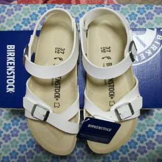 ビルケンシュトック(BIRKENSTOCK)の【新品未使用】ﾋﾞﾙｹﾝｼｭﾄｯｸ Rio 白 37(サンダル)