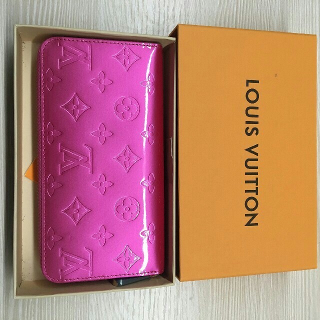 ジュビリー 時計 偽物買取 - LOUIS VUITTON - LOUIS VUITTON　ルイヴィトン　ピンク　エナメル　長財布 男女兼用
の通販 by ロチウ's shop｜ルイヴィトンならラクマ