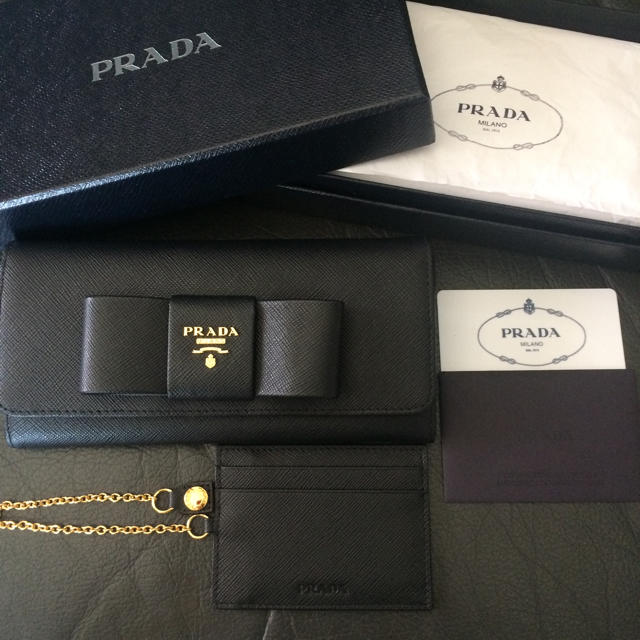 PRADA(プラダ)の新品未使用 プラダリボン長財布 サフィアーノレザーカードコインケース ミニバッグ レディースのファッション小物(財布)の商品写真