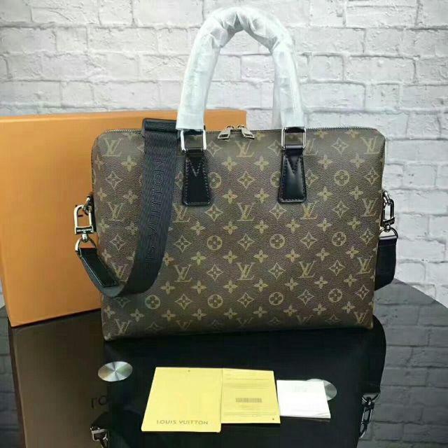 LOUIS VUITTON - 時間限定ルイヴィトンビジネスバッグLOUIS VUITTOショルダーバッグ新品の通販 by セール中's shop｜ルイヴィトンならラクマ