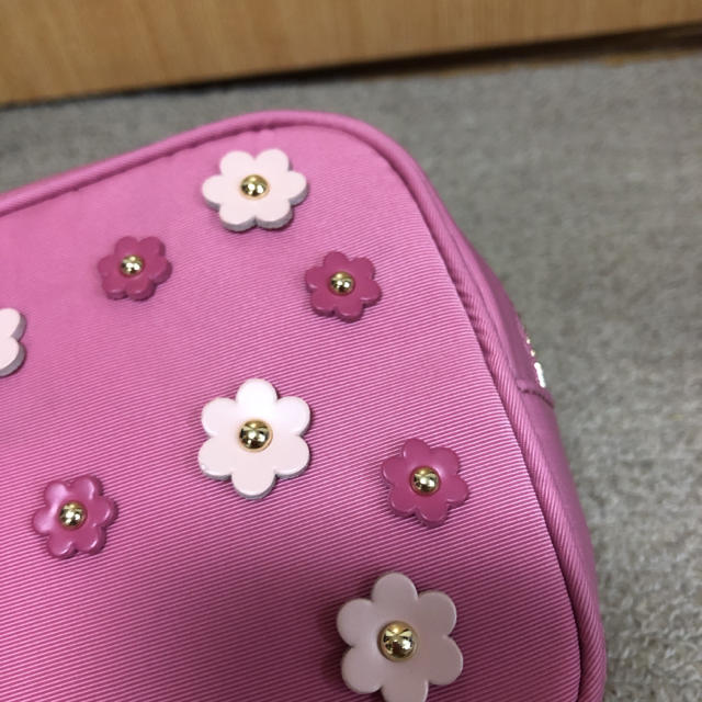 TOCCA(トッカ)の新品♡TOCCA FLOWER DROPポーチ レディースのファッション小物(ポーチ)の商品写真