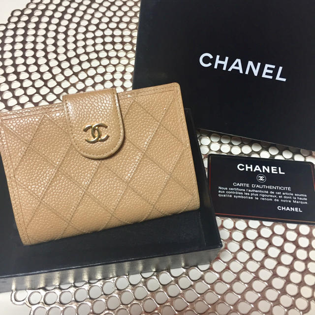 CHANEL - CHANEL シャネル 二つ折り財布 ベージュの通販 by rui's shop｜シャネルならラクマ