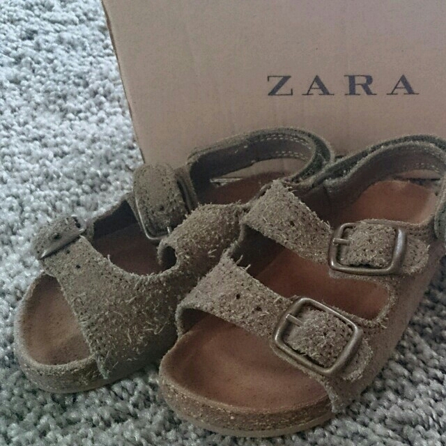 ZARA(ザラ)のZARA 本革スウェード サンダル キッズ/ベビー/マタニティのベビー靴/シューズ(~14cm)(サンダル)の商品写真