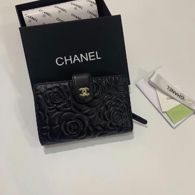 CHANEL - シャネル折り畳み財布の通販 by whitefac's shop｜シャネルならラクマ