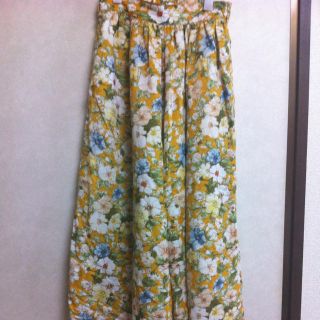 ダブルクローゼット(w closet)のwcloset 花柄ゆるパンツ(カジュアルパンツ)