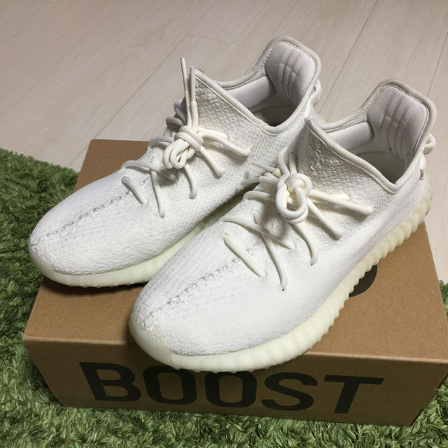 adidas(アディダス)のyeezy boost 350 v2 トリプルホワイト メンズの靴/シューズ(スニーカー)の商品写真