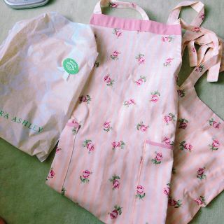 ローラアシュレイ(LAURA ASHLEY)のローラアシュレイエプロン(収納/キッチン雑貨)