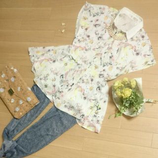 ココディール(COCO DEAL)の花柄 シフォン ペプラム ブラウス(シャツ/ブラウス(半袖/袖なし))