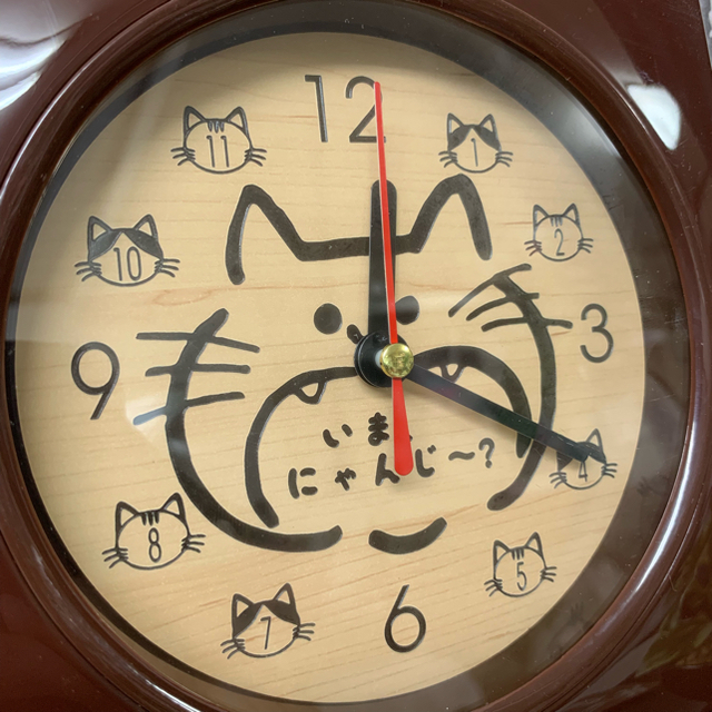 【名入れ・送料無料】木目調 Wall clock (猫) 時計 壁掛け時計 インテリア/住まい/日用品のインテリア小物(掛時計/柱時計)の商品写真