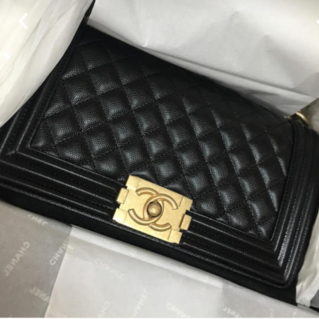 CHANEL - ボーイシャネル キャビアスキン M 黒×金の通販 by あーちゃん's shop｜シャネルならラクマ