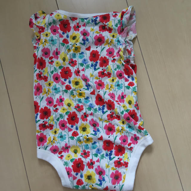 babyGAP(ベビーギャップ)のGAP baby 花柄ロンパース 70センチ キッズ/ベビー/マタニティのベビー服(~85cm)(ロンパース)の商品写真