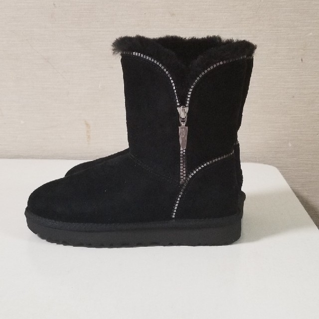 新品　UGG　ムートンブーツ