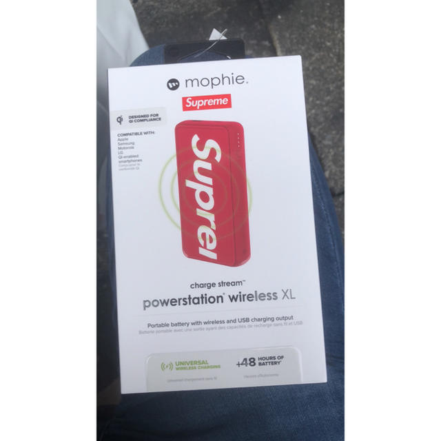 Supreme®/mophie® powerstation wireless