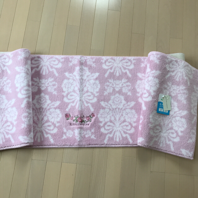 LAURA ASHLEY(ローラアシュレイ)のあおい様　専用　ローラアシュレイ キッチンマット 240センチ インテリア/住まい/日用品のラグ/カーペット/マット(キッチンマット)の商品写真