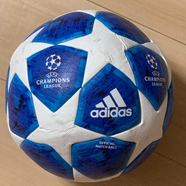 adidas(アディダス)の【ジャンク品】2018-19 UEFA CL 公式試合球 スポーツ/アウトドアのサッカー/フットサル(ボール)の商品写真