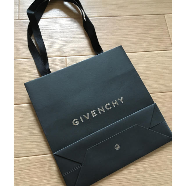 GIVENCHY(ジバンシィ)のジバンシイ 紙袋 レディースのバッグ(ショップ袋)の商品写真