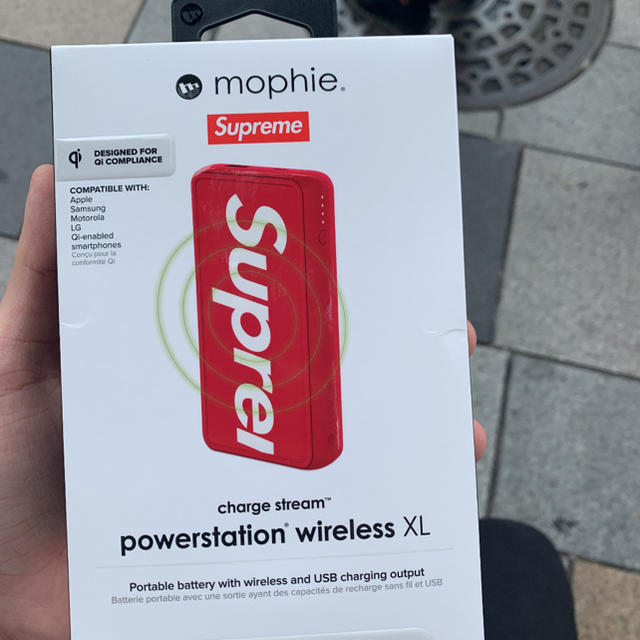 バッテリー/充電器supreme モバイルバッテリー 即日発送