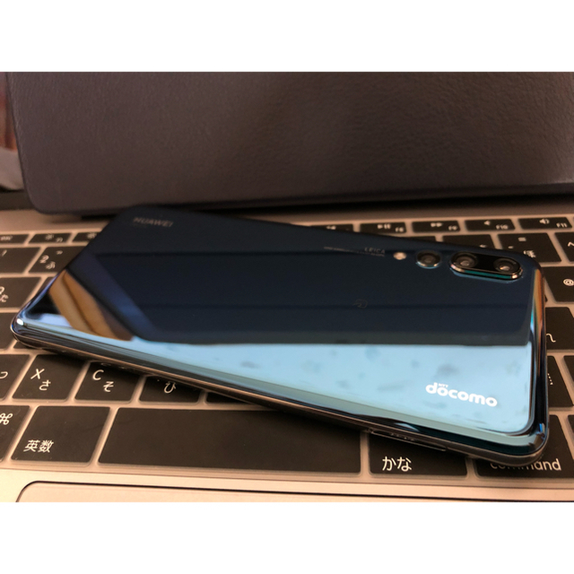 NTTdocomo(エヌティティドコモ)の【美品】HUAWEI P20 Pro(HW-01K) Midnight Blue スマホ/家電/カメラのスマートフォン/携帯電話(スマートフォン本体)の商品写真