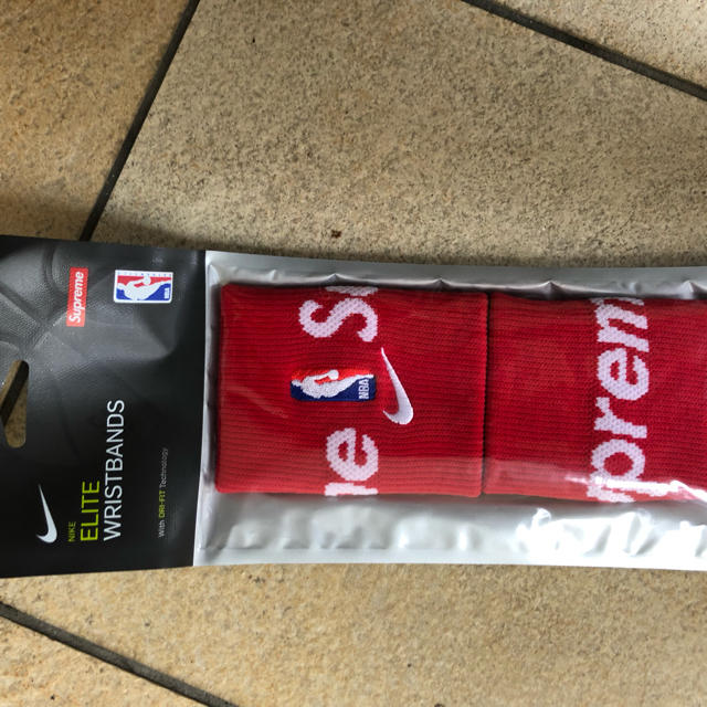 supreme wristbands リストバンド 赤 NBA tシャツ