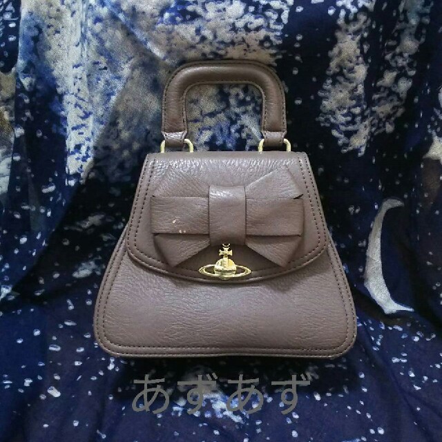 Vivienne Westwood(ヴィヴィアンウエストウッド)のキャメルのハンドバッグ　オーブチャーム　ヴィヴィアン レディースのバッグ(ハンドバッグ)の商品写真