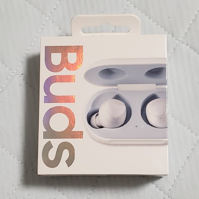 SAMSUNG(サムスン)の【新品未開封】galaxy buds フルワイヤレスイヤホン スマホ/家電/カメラのオーディオ機器(ヘッドフォン/イヤフォン)の商品写真