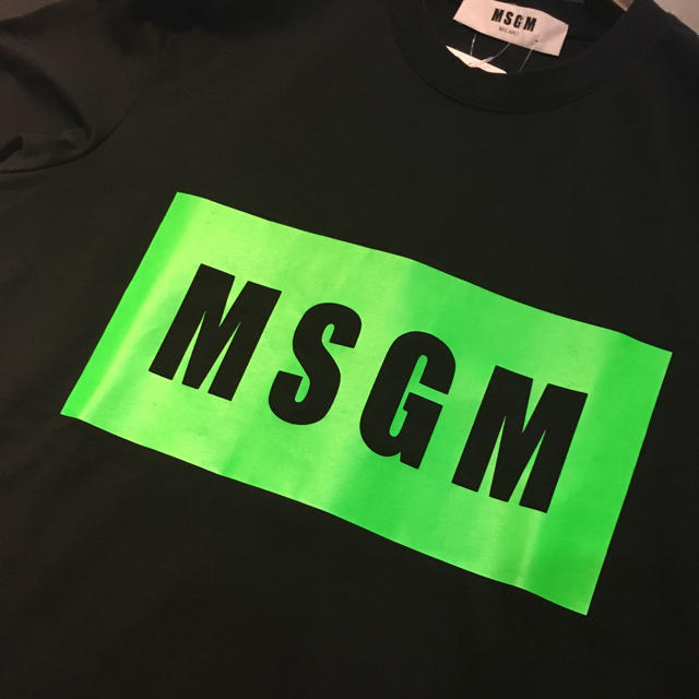 MSGM(エムエスジイエム)のMSGM エムエスジーエム 新品 ネオンカラー ボックス ロゴ Tシャツ XS メンズのトップス(Tシャツ/カットソー(半袖/袖なし))の商品写真