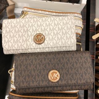 マイケルコース(Michael Kors)のMichale Kors マイケルコース  長財布 モノグラムバニラ(財布)