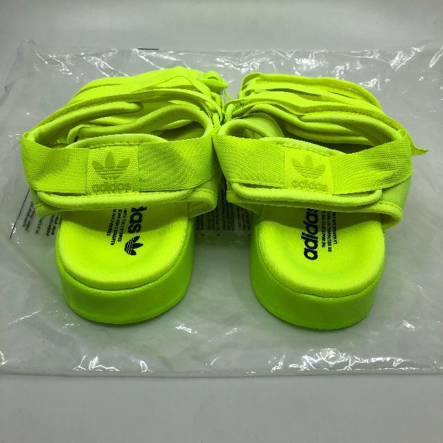 adidas(アディダス)の24.5cm アディダス アディレッタ サンダル イエロー レディースの靴/シューズ(サンダル)の商品写真