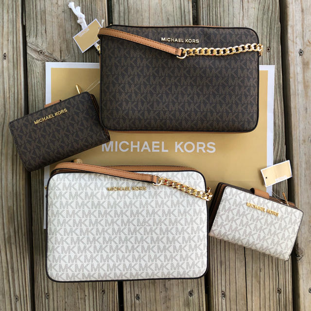Michael Kors(マイケルコース)のマイケルコース ショルダーバッグ&二つ折り財布セット バニラorブラウン レディースのバッグ(ショルダーバッグ)の商品写真