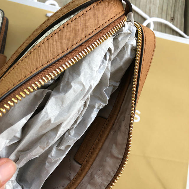 Michael Kors(マイケルコース)のマイケルコース ショルダーバッグ&二つ折り財布セット バニラorブラウン レディースのバッグ(ショルダーバッグ)の商品写真
