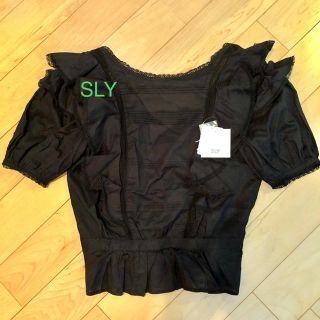 スライ(SLY)の青い空様専用✨新品タグ付！SLYのフリルブラウス(シャツ/ブラウス(半袖/袖なし))