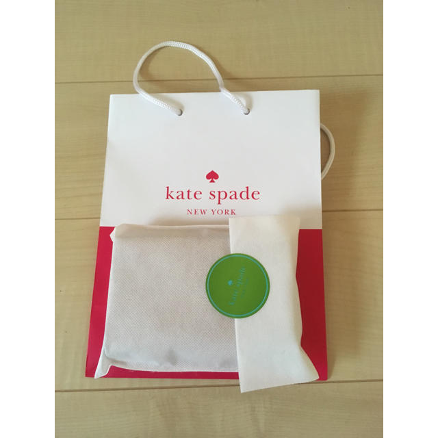 kate spade new york(ケイトスペードニューヨーク)の翌日発送！新品未使用 ケイトスペード 財布 レディースのファッション小物(財布)の商品写真